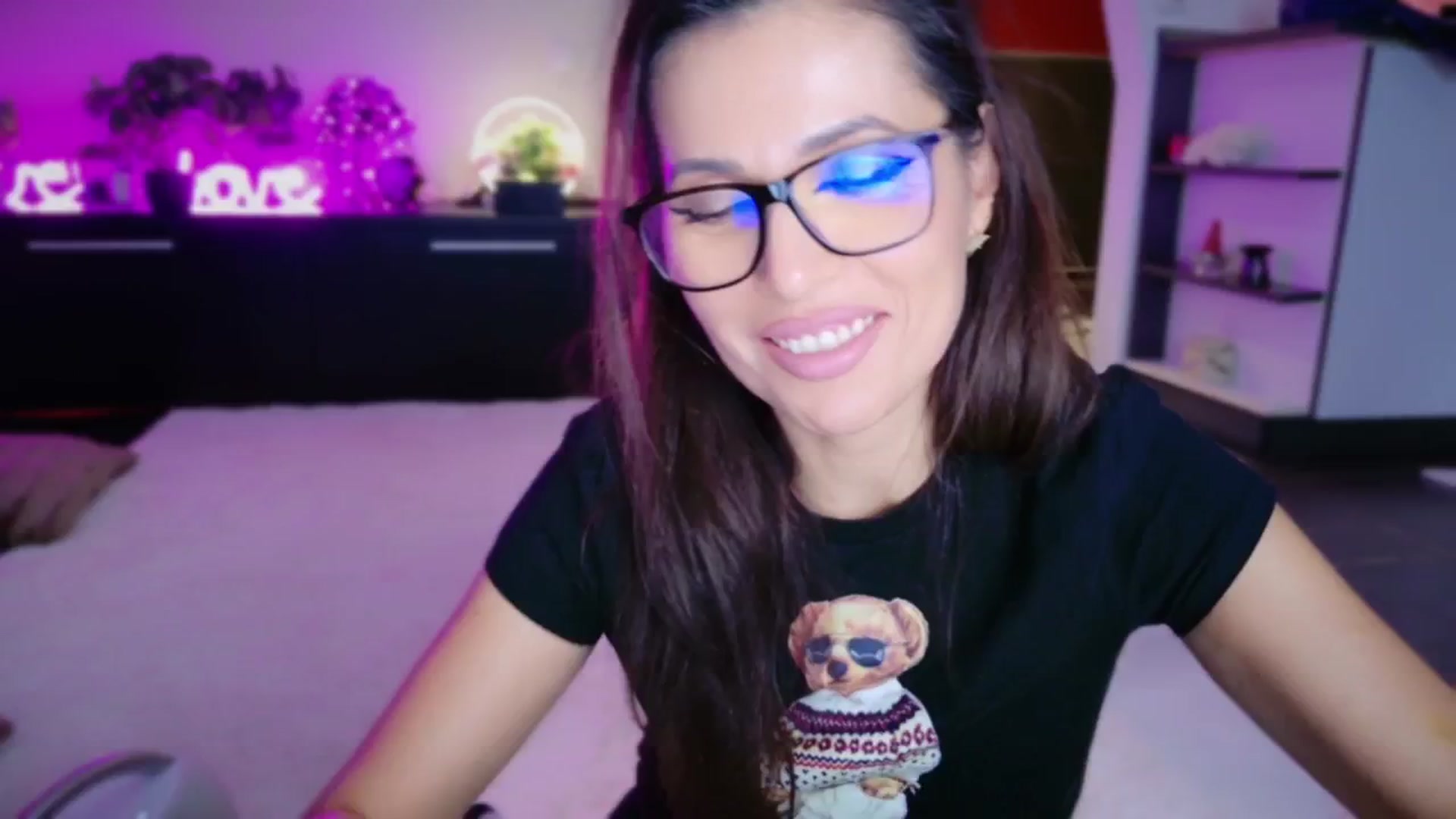 Gallery image thumbnail from SmileyTinaa's myfreecams stream on, 12/04/2025, 23:18 image 3 of 20