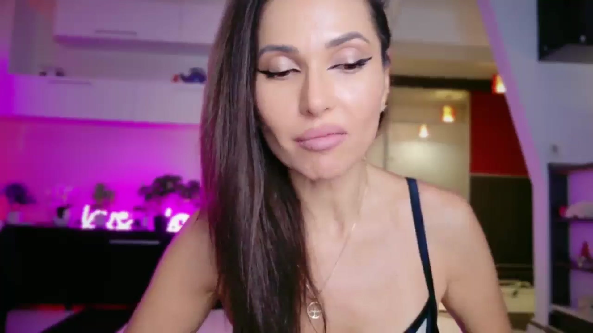Gallery image thumbnail from SmileyTinaa's myfreecams stream on, 12/04/2025, 23:18 image 14 of 20