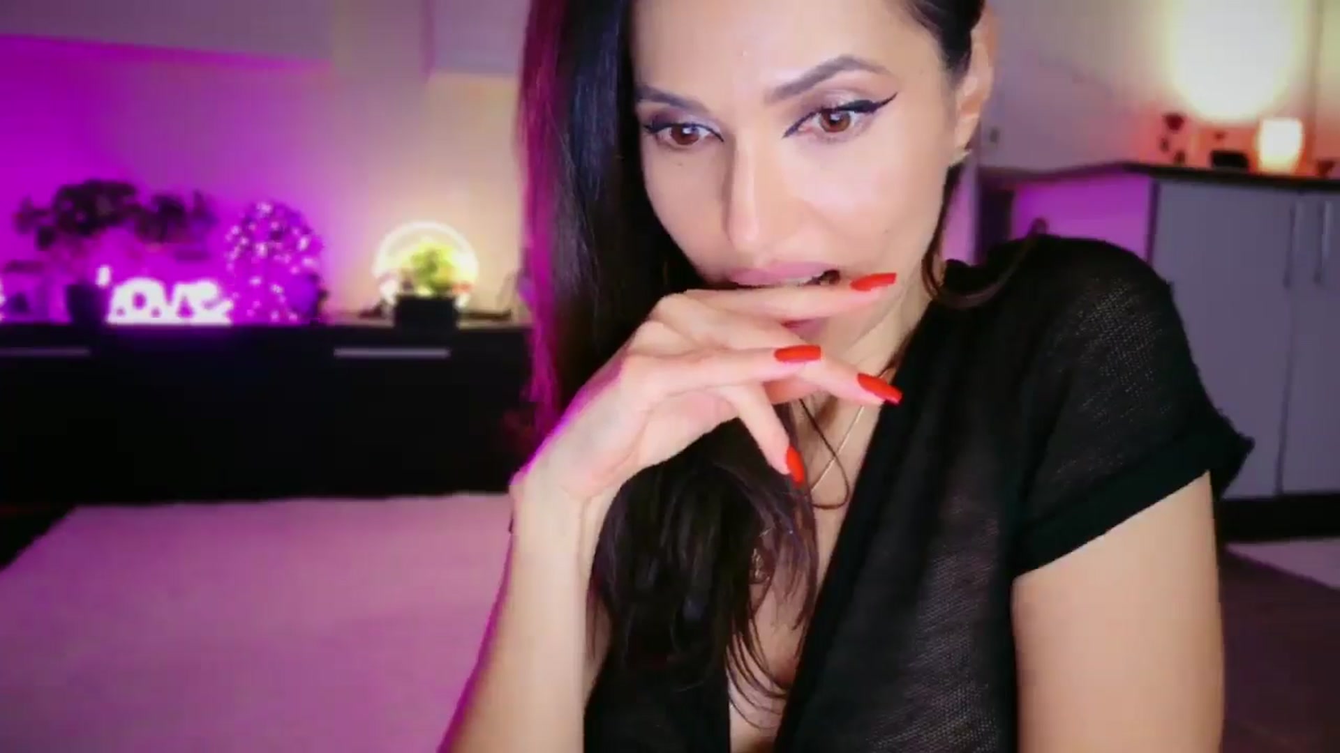 Gallery image thumbnail from SmileyTinaa's myfreecams stream on, 12/05/2025, 03:13 image 11 of 20