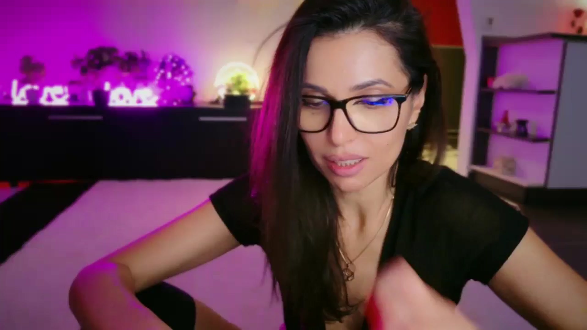 Gallery image thumbnail from SmileyTinaa's myfreecams stream on, 12/05/2025, 04:15 image 7 of 20
