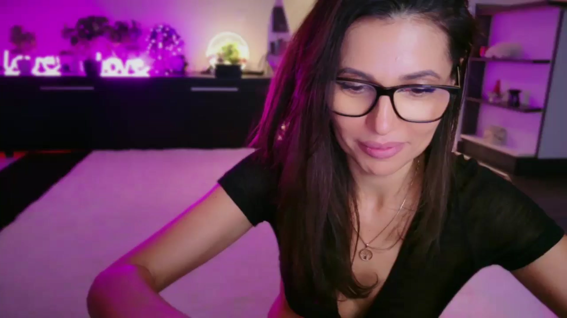 Gallery image thumbnail from SmileyTinaa's myfreecams stream on, 12/05/2025, 04:15 image 8 of 20