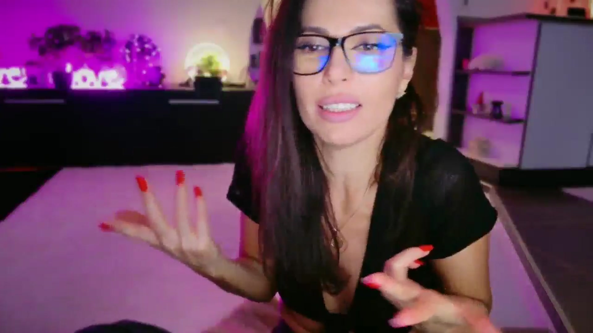 Gallery image thumbnail from SmileyTinaa's myfreecams stream on, 12/05/2025, 04:15 image 11 of 20