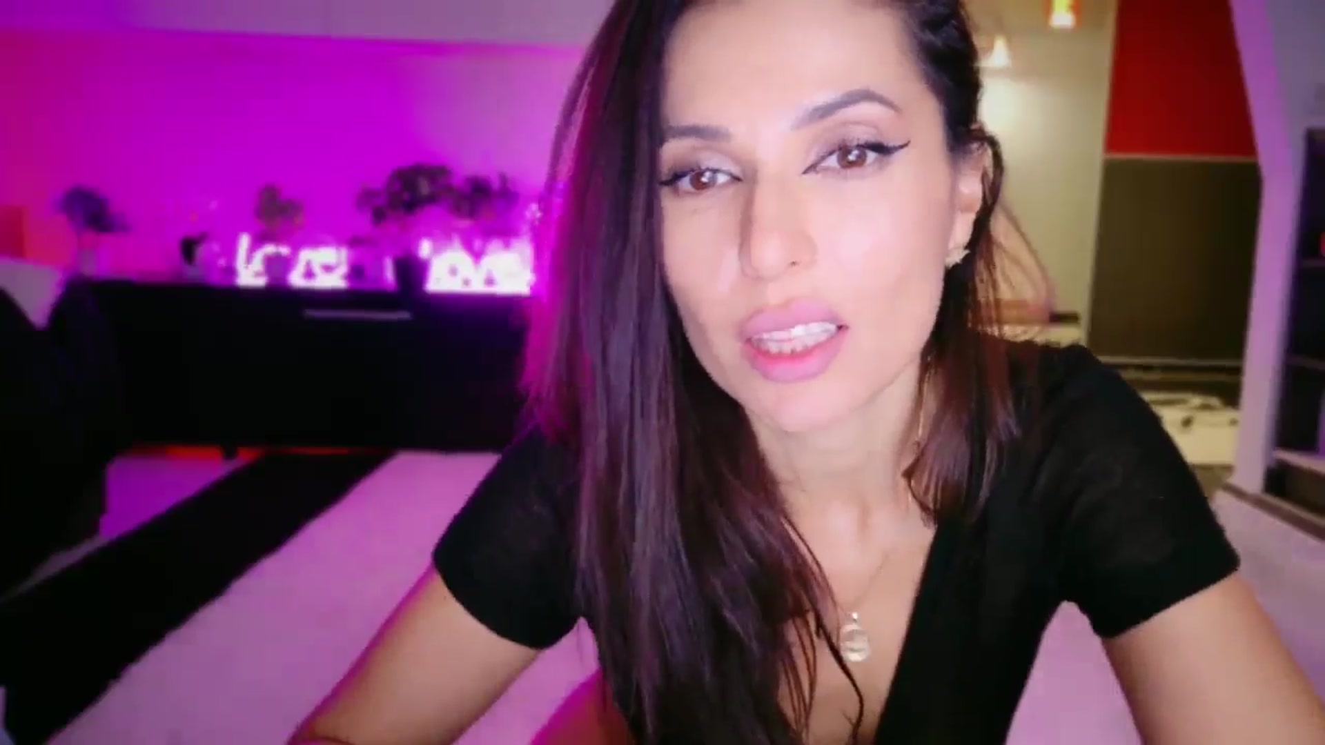 Gallery image thumbnail from SmileyTinaa's myfreecams stream on, 12/05/2025, 04:15 image 13 of 20