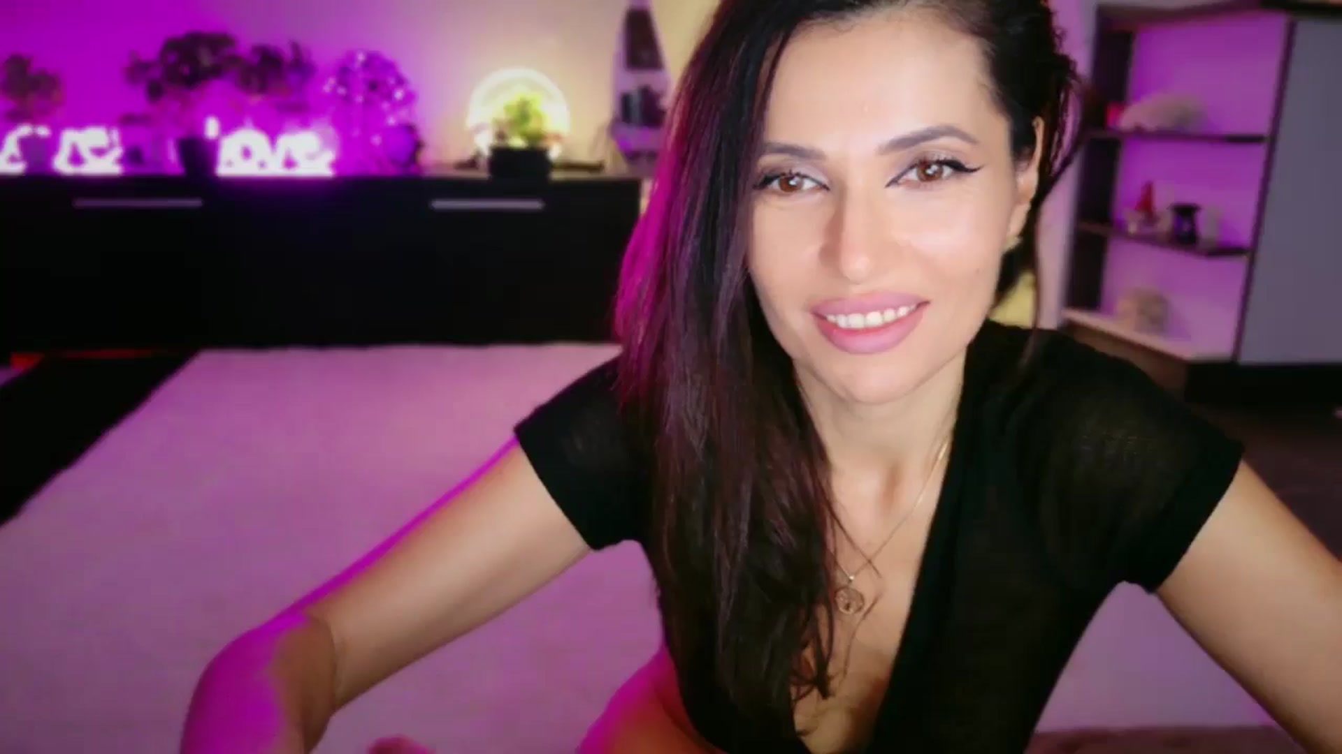 Gallery image thumbnail from SmileyTinaa's myfreecams stream on, 12/05/2025, 04:15 image 4 of 20