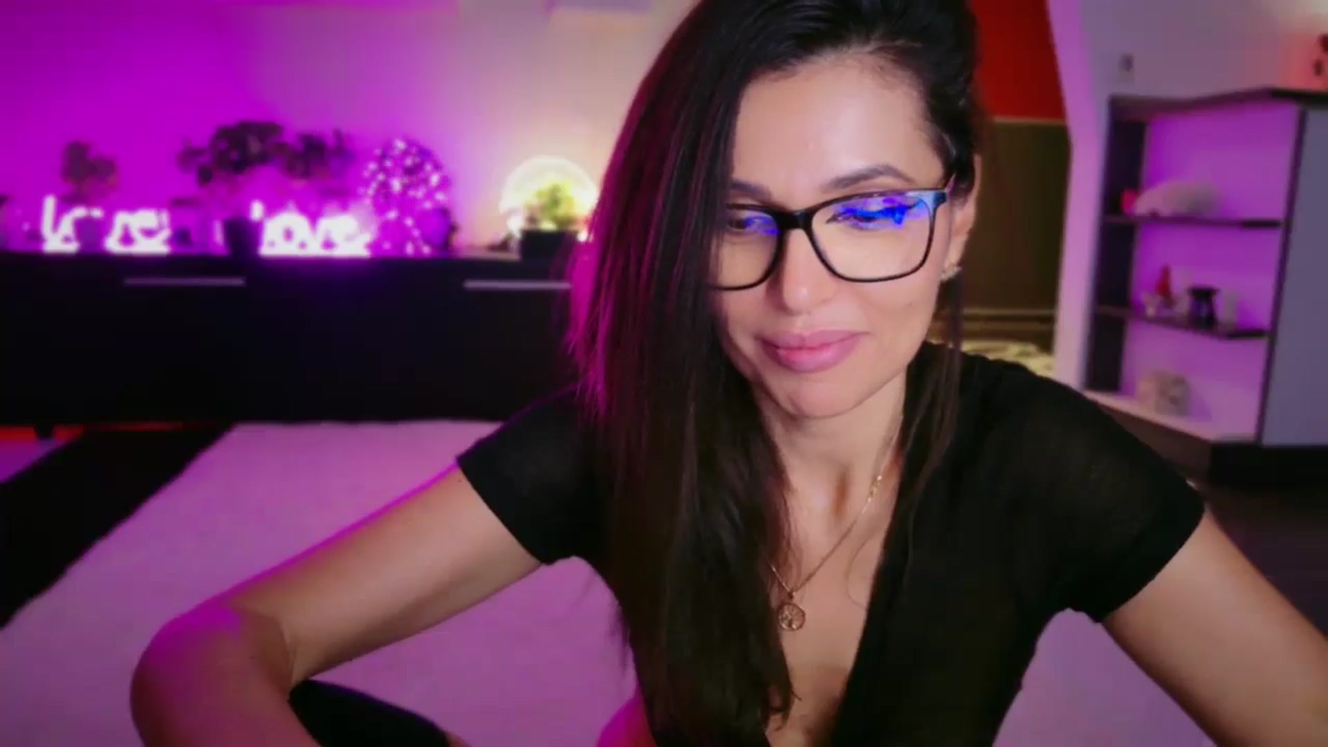 Gallery image thumbnail from SmileyTinaa's myfreecams stream on, 12/05/2025, 06:55 image 6 of 20