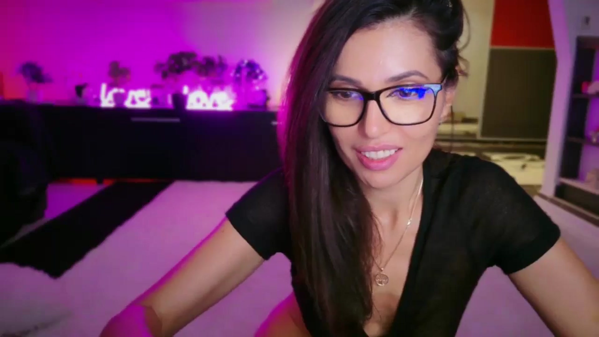 Gallery image thumbnail from SmileyTinaa's myfreecams stream on, 12/05/2025, 06:55 image 18 of 20