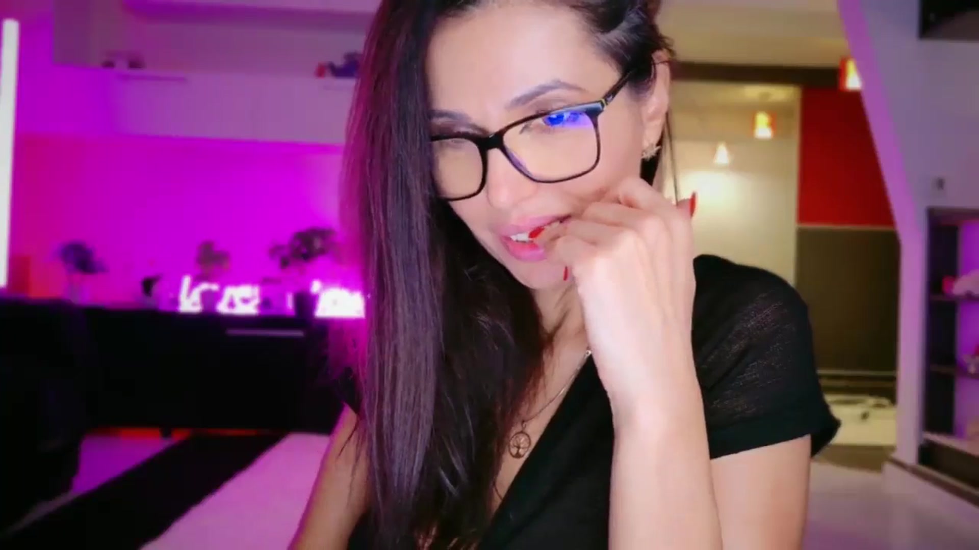 Gallery image thumbnail from SmileyTinaa's myfreecams stream on, 12/05/2025, 06:55 image 17 of 20
