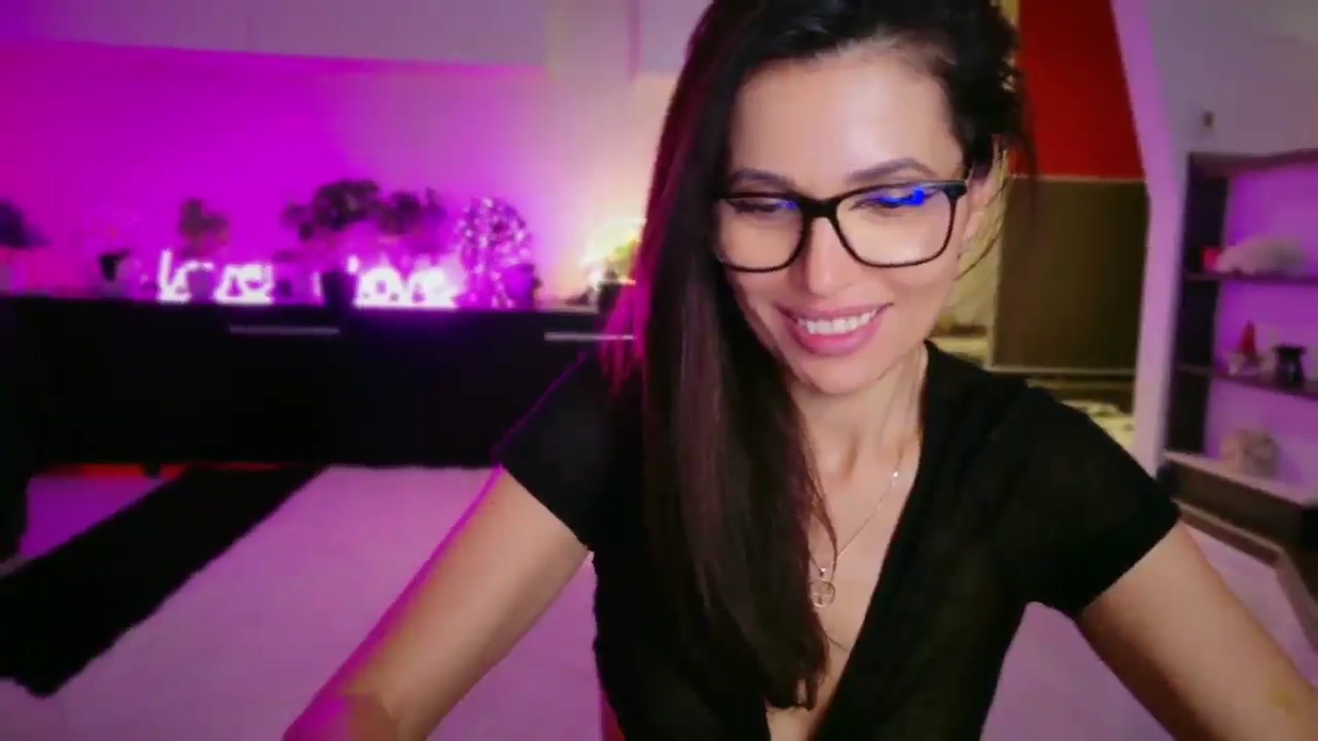 Gallery image thumbnail from SmileyTinaa's myfreecams stream on, 12/05/2025, 06:55 image 8 of 20