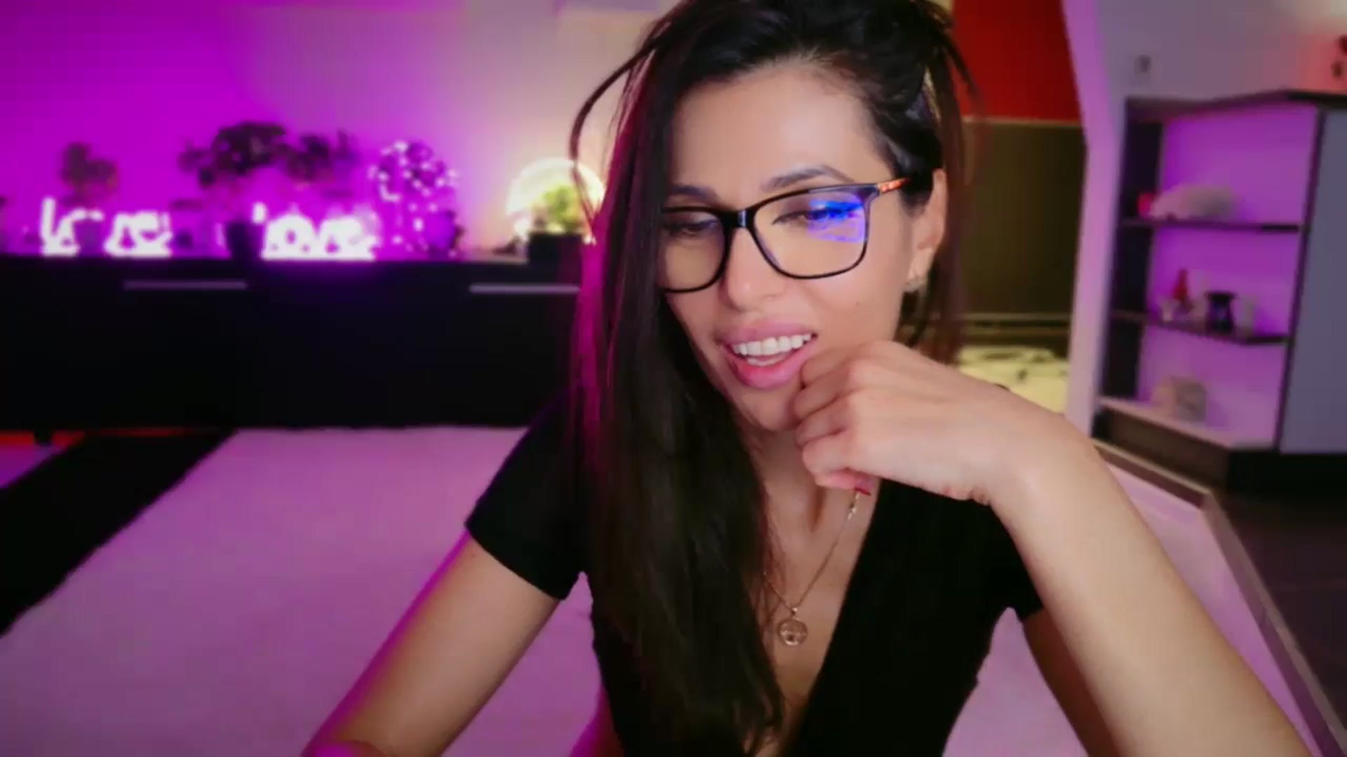 Gallery image thumbnail from SmileyTinaa's myfreecams stream on, 12/05/2025, 06:55 image 7 of 20