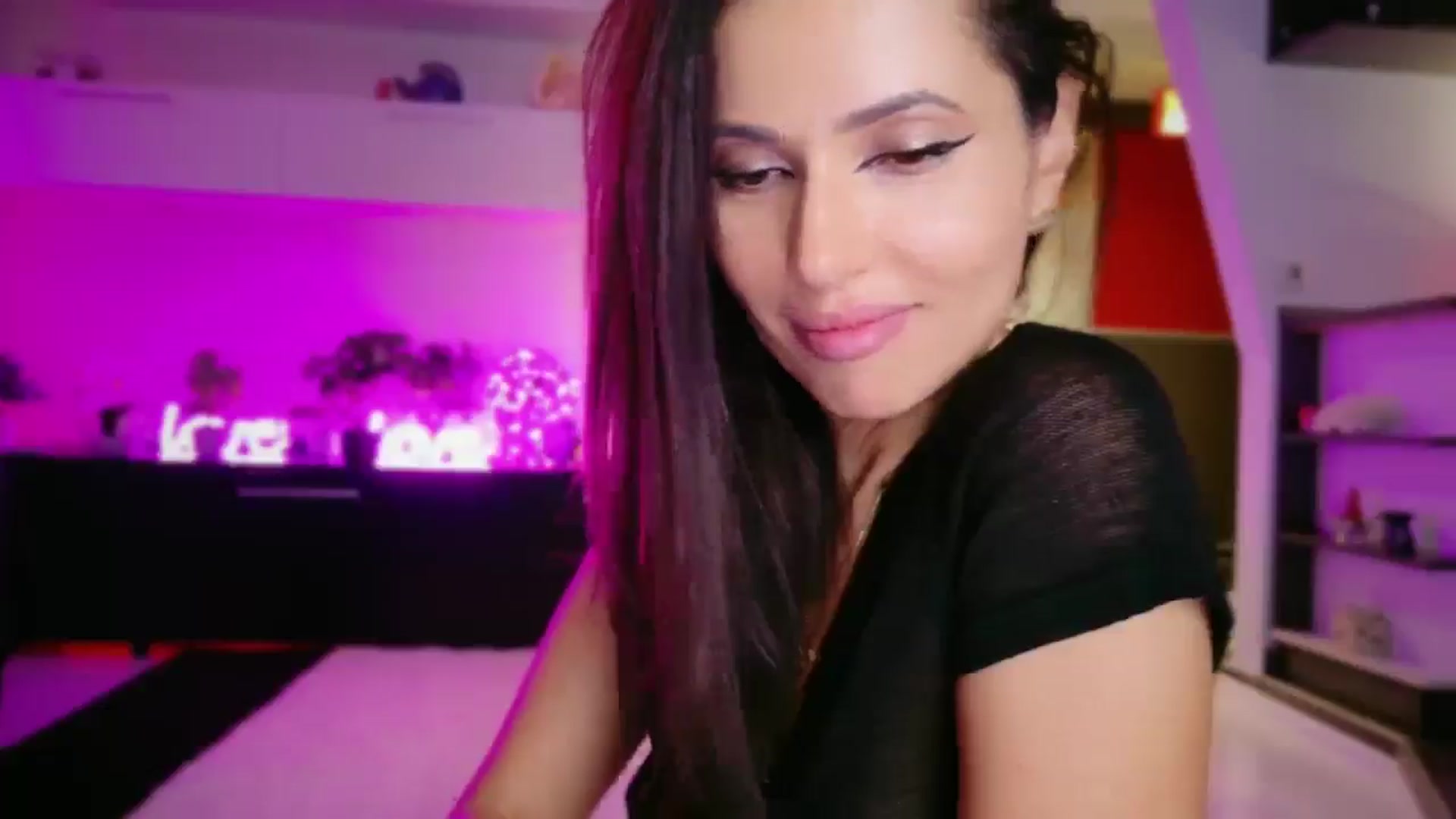 Gallery image thumbnail from SmileyTinaa's myfreecams stream on, 12/05/2025, 06:55 image 16 of 20