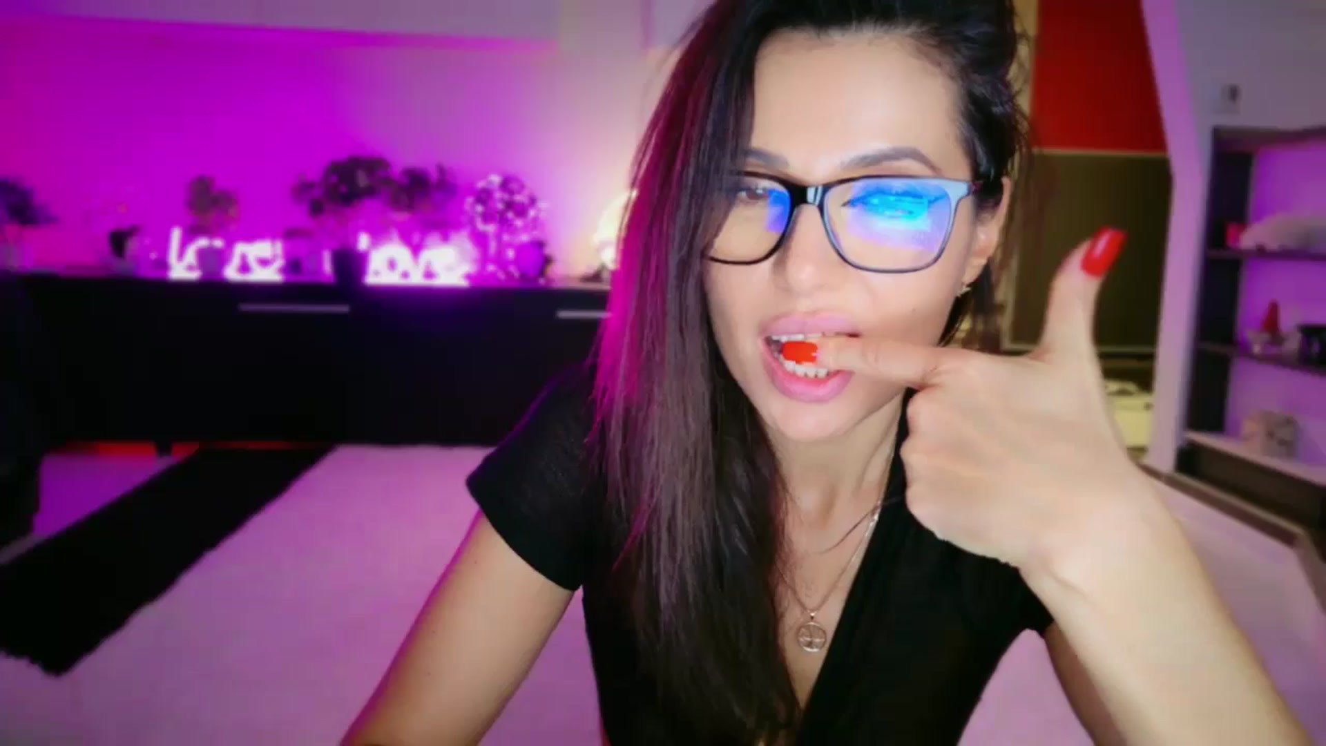 Gallery image thumbnail from SmileyTinaa's myfreecams stream on, 12/05/2025, 06:55 image 10 of 20