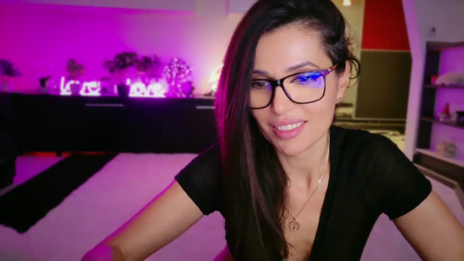 Gallery image thumbnail from SmileyTinaa's myfreecams stream on, 12/05/2025, 06:55 image 13 of 20