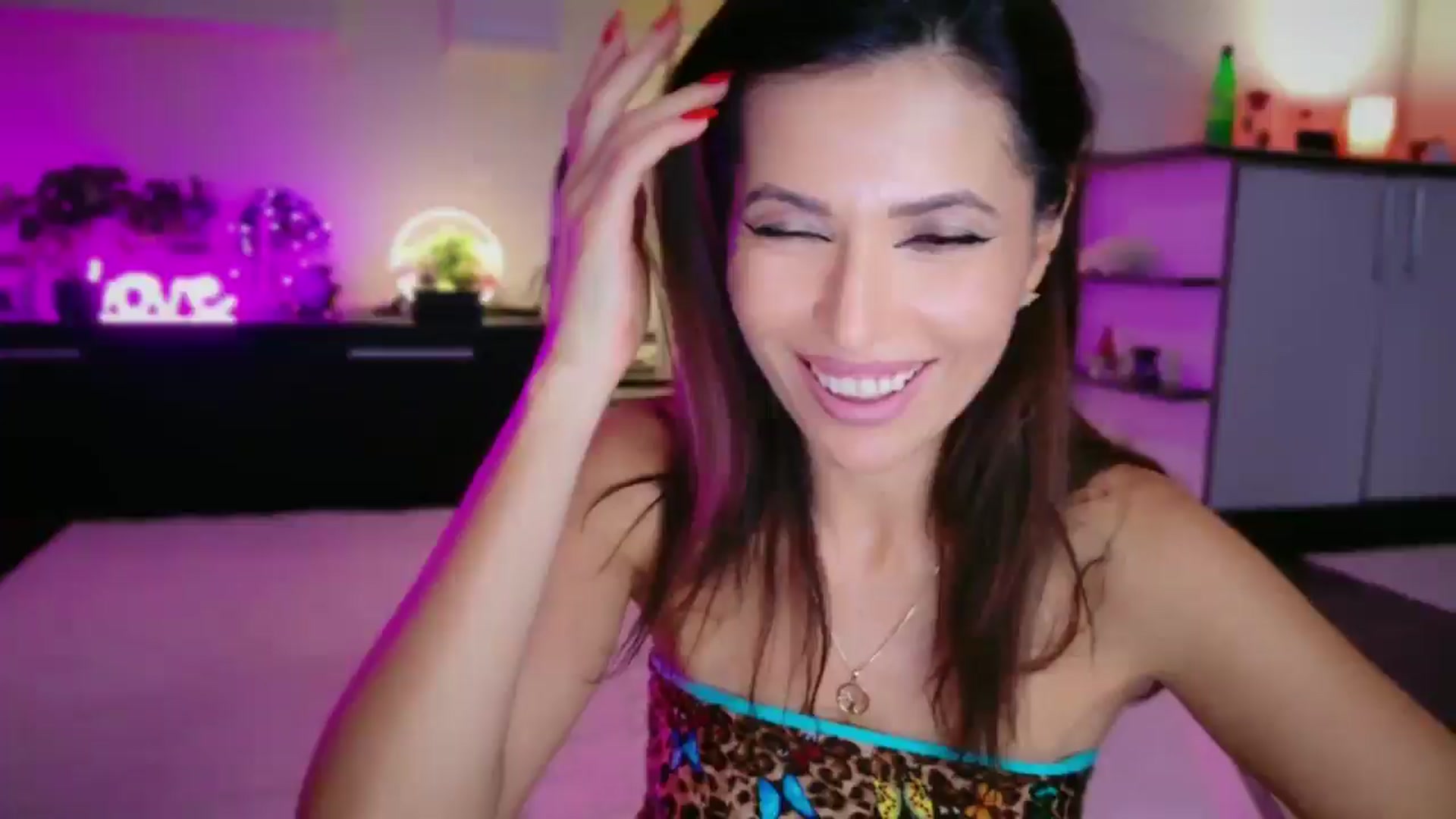 Gallery image thumbnail from SmileyTinaa's myfreecams stream on, 12/06/2025, 03:25 image 1 of 20