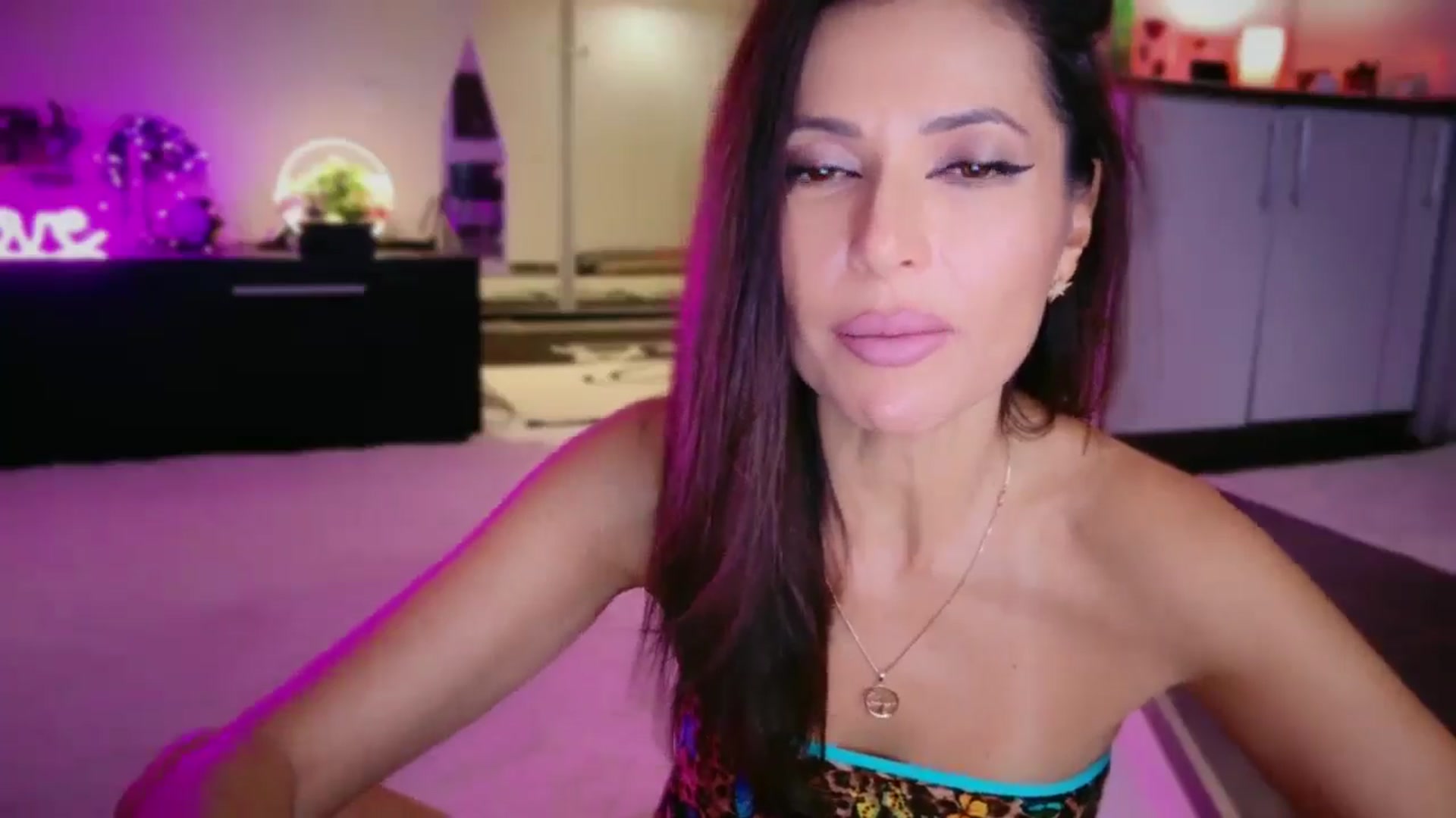 Gallery image thumbnail from SmileyTinaa's myfreecams stream on, 12/06/2025, 03:25 image 4 of 20