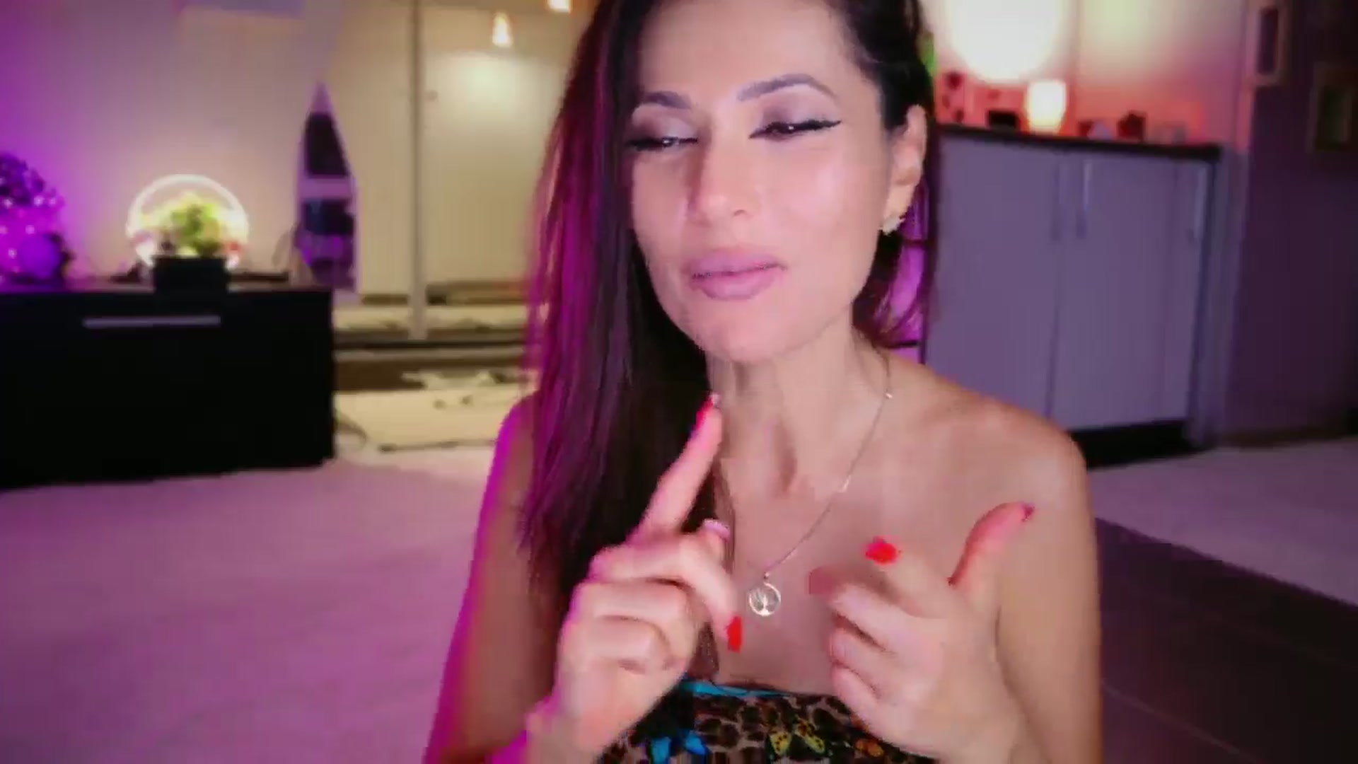 Gallery image thumbnail from SmileyTinaa's myfreecams stream on, 12/06/2025, 04:05 image 10 of 20