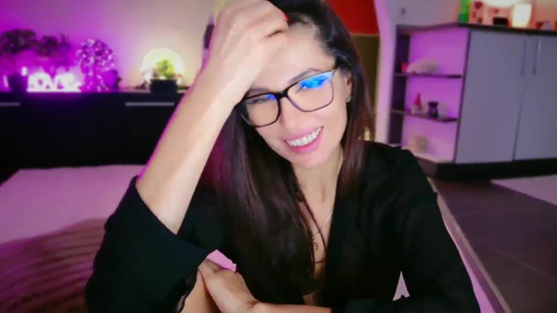Gallery image thumbnail from SmileyTinaa's myfreecams stream on, 12/06/2025, 07:24 image 13 of 20