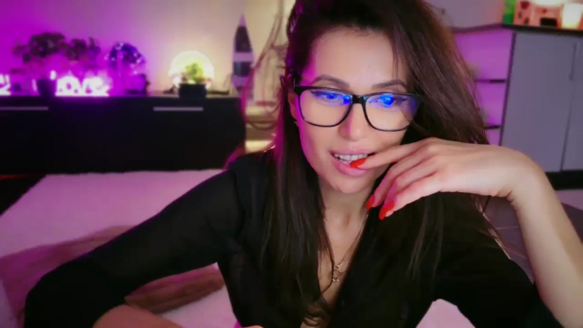 Gallery image thumbnail from SmileyTinaa's myfreecams stream on, 12/06/2025, 07:24 image 11 of 20