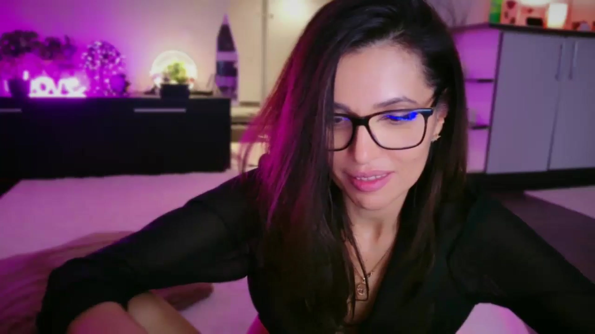 Gallery image thumbnail from SmileyTinaa's myfreecams stream on, 12/06/2025, 07:24 image 14 of 20