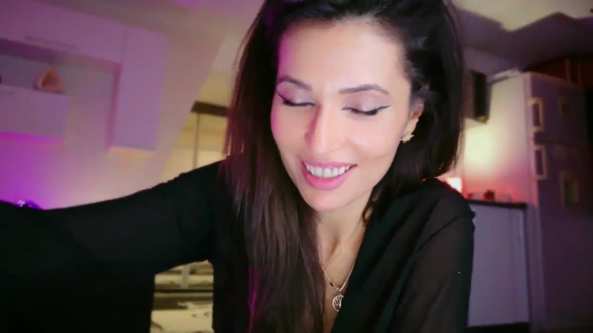 Gallery image thumbnail from SmileyTinaa's myfreecams stream on, 12/06/2025, 07:24 image 3 of 20