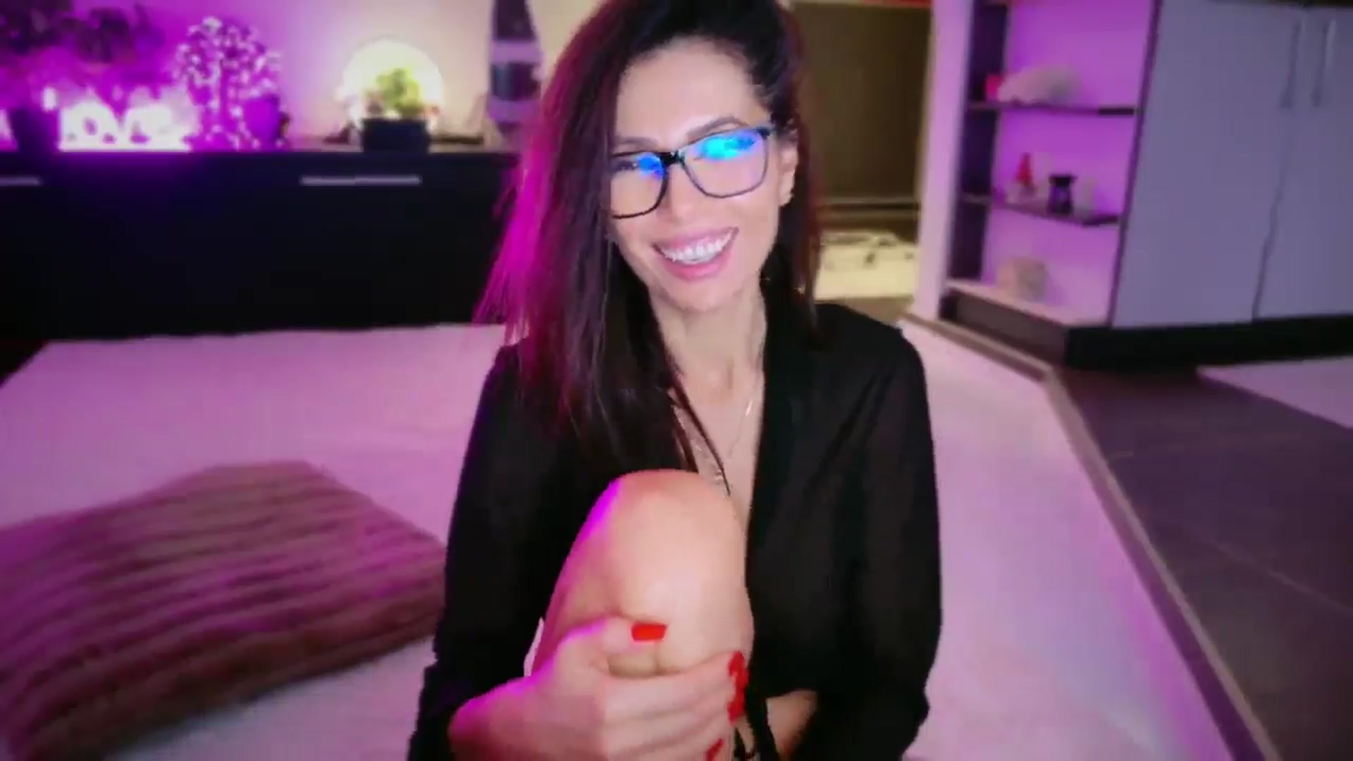 Gallery image thumbnail from SmileyTinaa's myfreecams stream on, 12/06/2025, 07:24 image 17 of 20