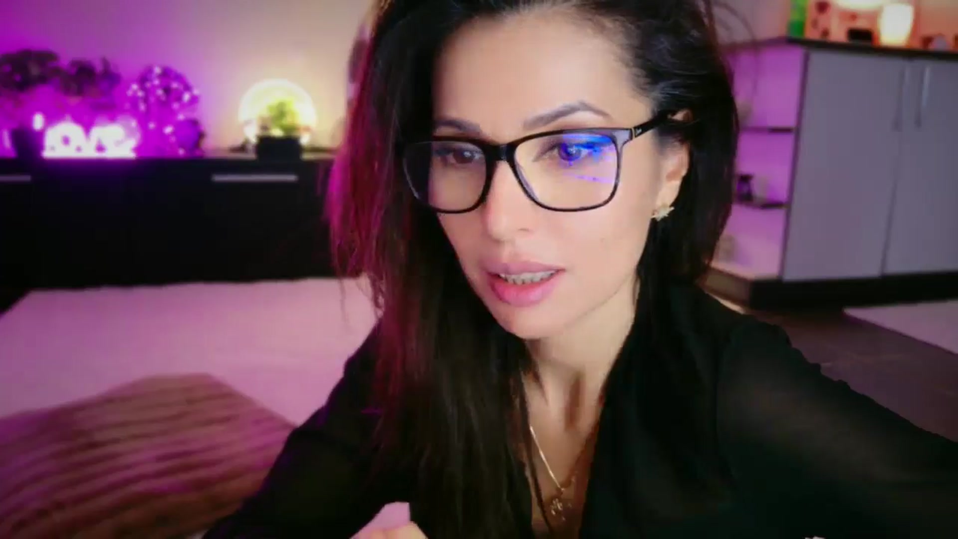 Gallery image thumbnail from SmileyTinaa's myfreecams stream on, 12/06/2025, 07:24 image 12 of 20