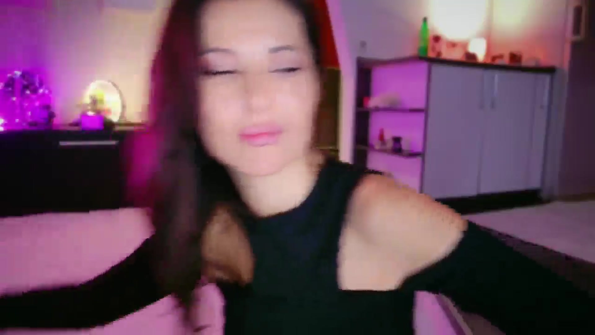 Gallery image thumbnail from SmileyTinaa's myfreecams stream on, 12/12/2025, 24:03 image 20 of 20
