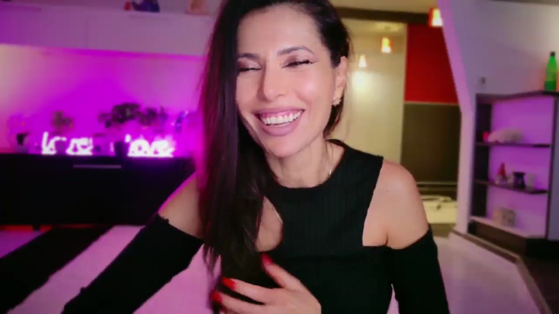 Gallery image thumbnail from SmileyTinaa's myfreecams stream on, 12/12/2025, 04:24 image 2 of 20
