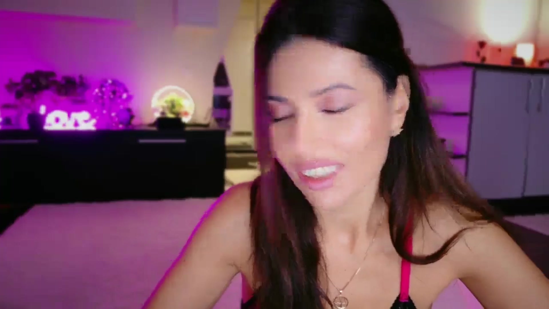 Gallery image thumbnail from SmileyTinaa's myfreecams stream on, 12/12/2025, 22:11 image 5 of 20