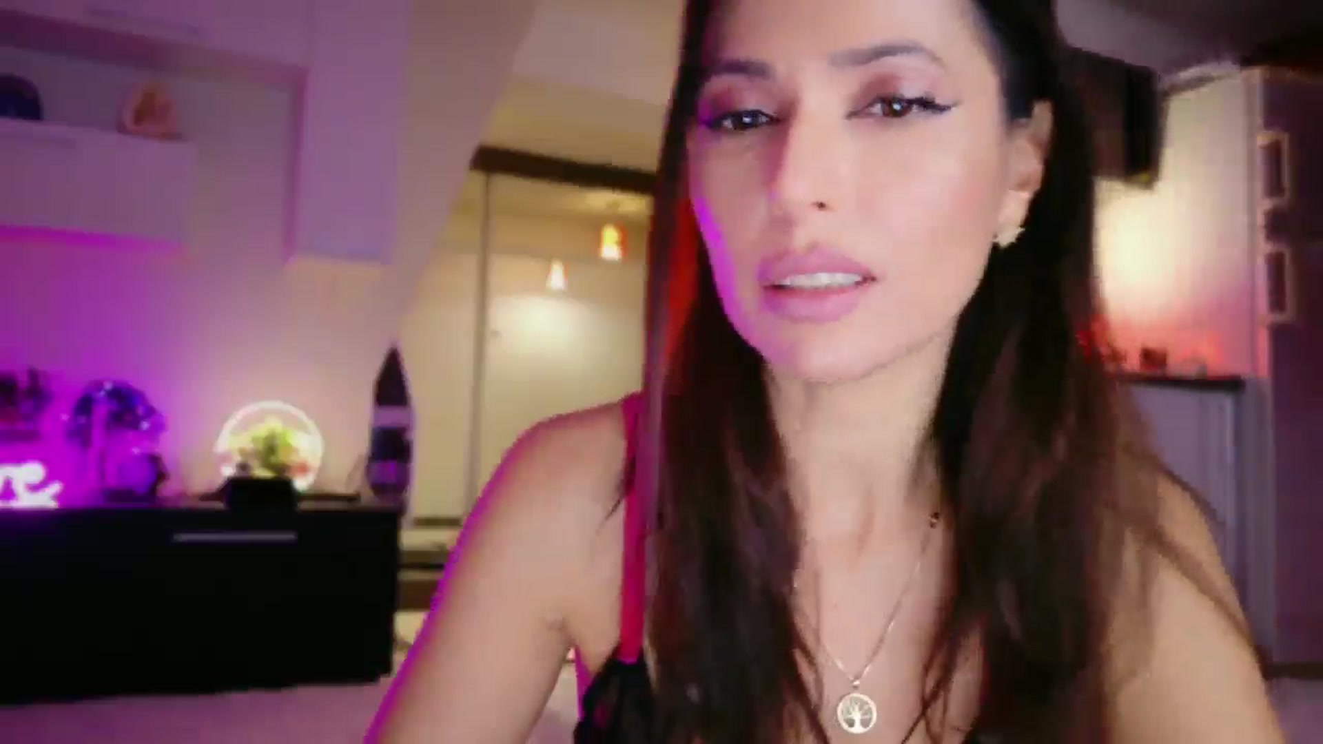 Gallery image thumbnail from SmileyTinaa's myfreecams stream on, 12/12/2025, 22:11 image 6 of 20