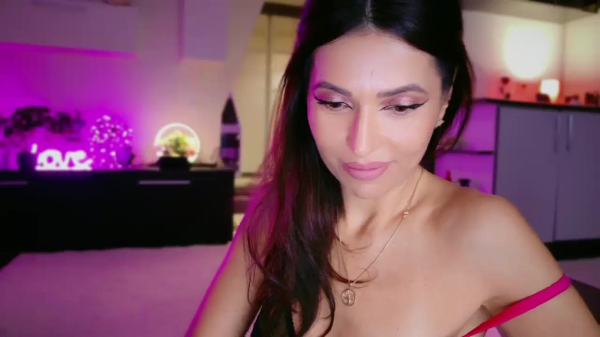 Gallery image thumbnail from SmileyTinaa's myfreecams stream on, 12/12/2025, 22:11 image 8 of 20