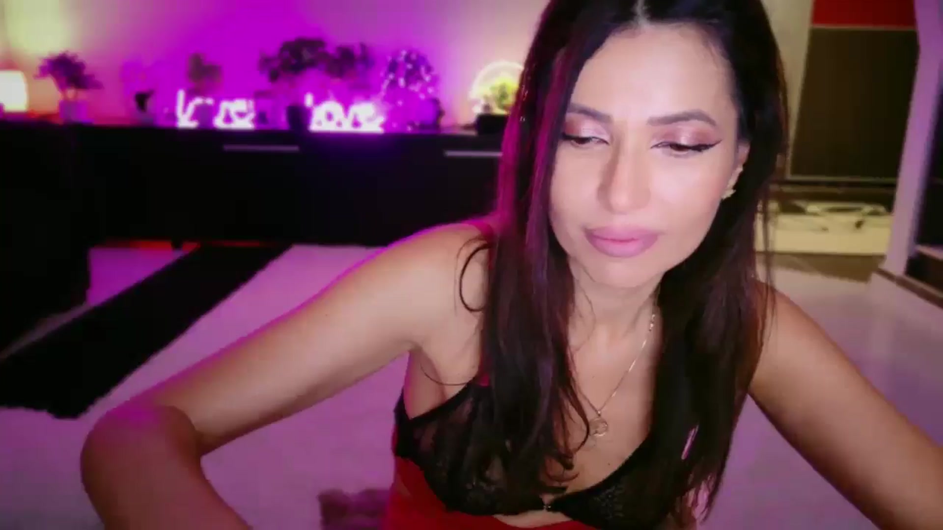 Gallery image thumbnail from SmileyTinaa's myfreecams stream on, 12/13/2025, 24:58 image 4 of 20