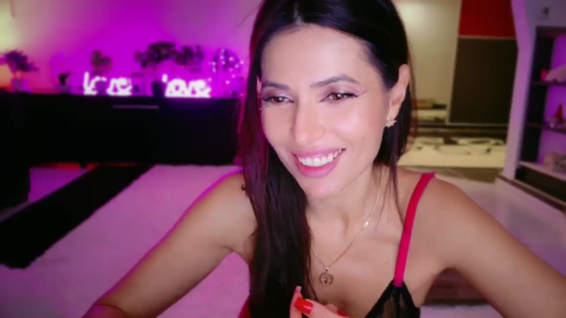 Gallery image thumbnail from SmileyTinaa's myfreecams stream on, 12/13/2025, 24:58 image 18 of 20