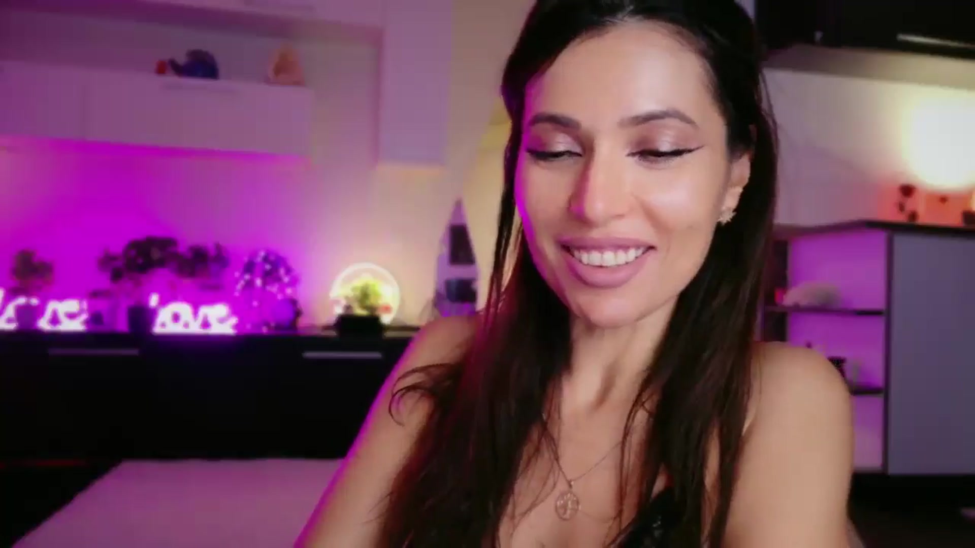 Gallery image thumbnail from SmileyTinaa's myfreecams stream on, 12/13/2025, 07:29 image 3 of 20