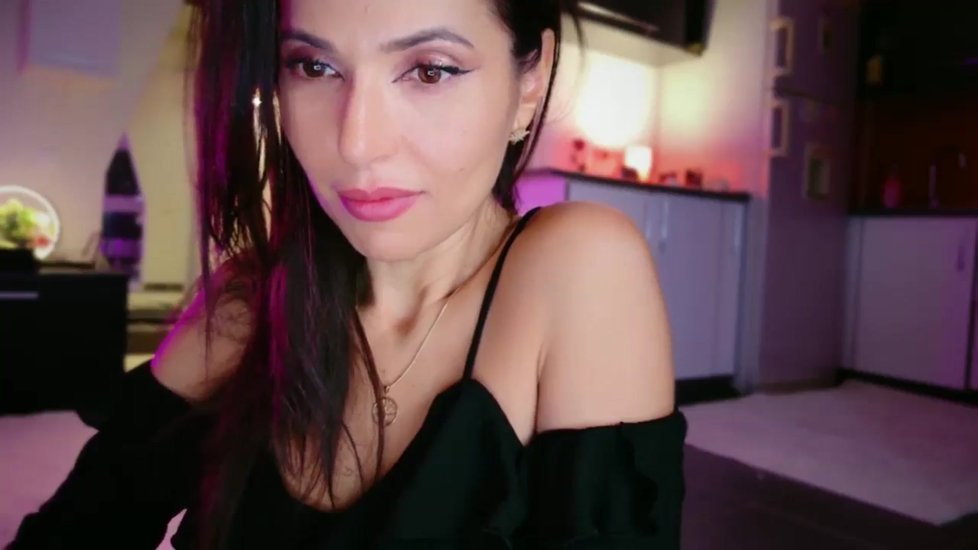 Gallery image thumbnail from SmileyTinaa's myfreecams stream on, 12/19/2025, 07:21 image 19 of 20