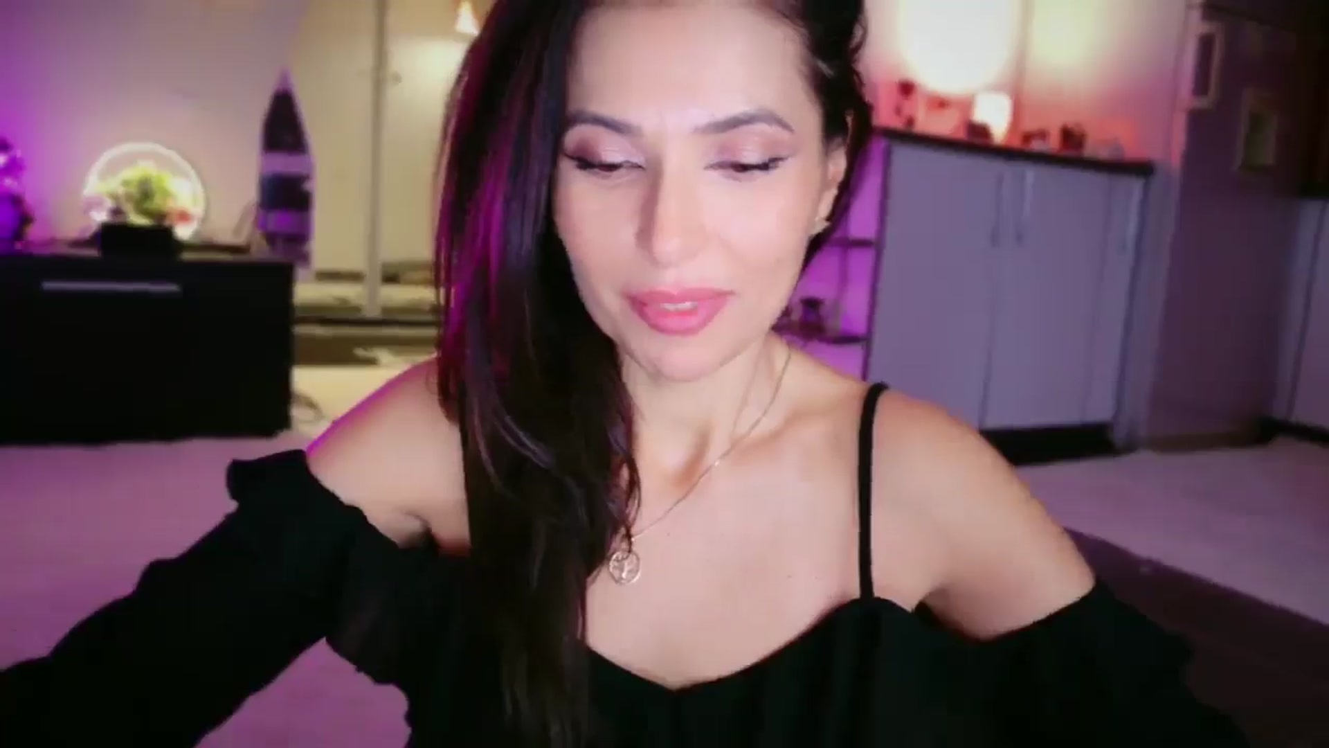 Gallery image thumbnail from SmileyTinaa's myfreecams stream on, 12/19/2025, 07:21 image 3 of 20