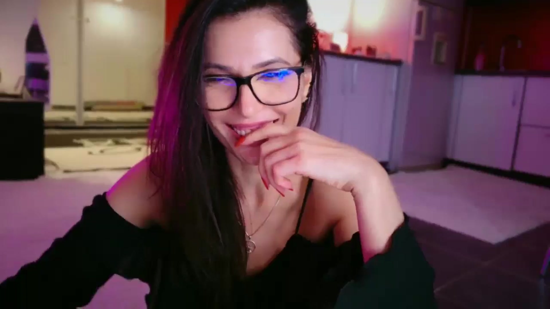 Gallery image thumbnail from SmileyTinaa's myfreecams stream on, 12/19/2025, 07:21 image 8 of 20