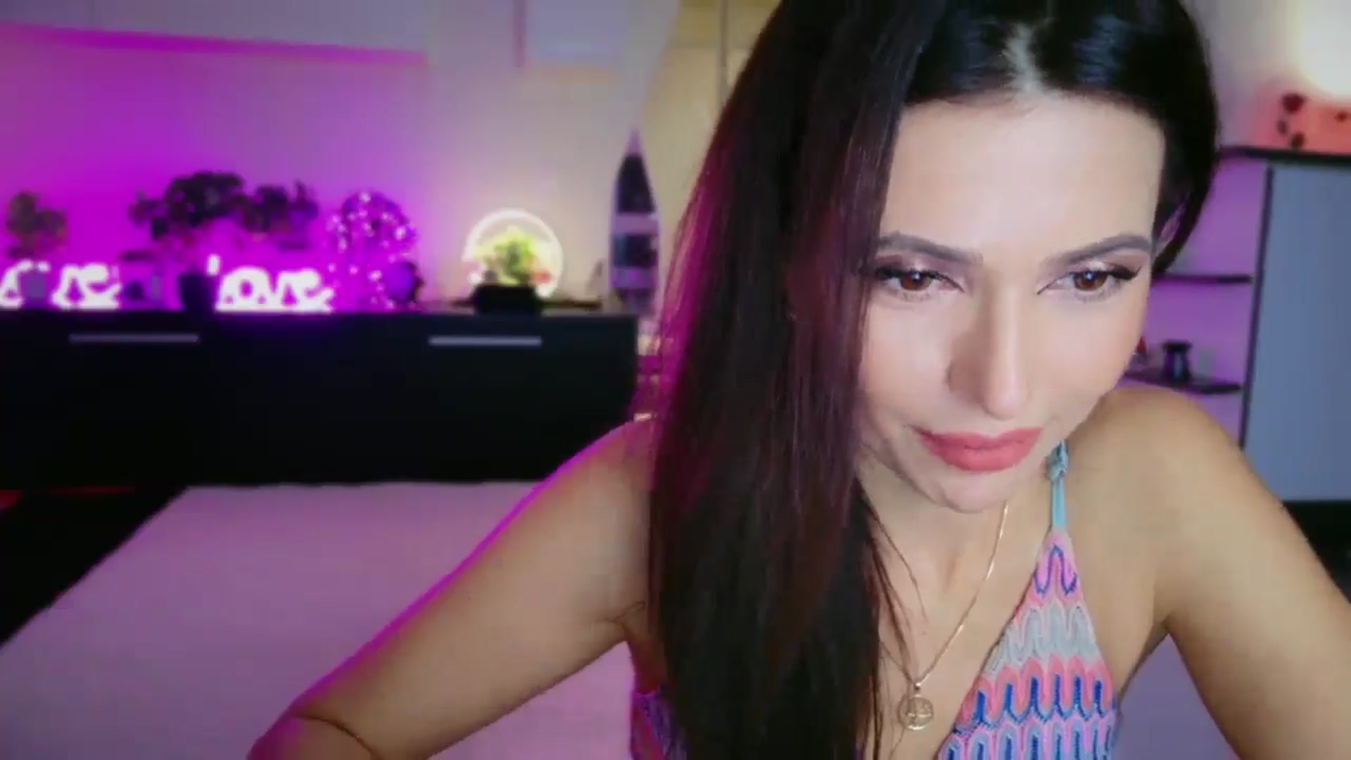 Gallery image thumbnail from SmileyTinaa's myfreecams stream on, 12/19/2025, 22:14 image 13 of 20