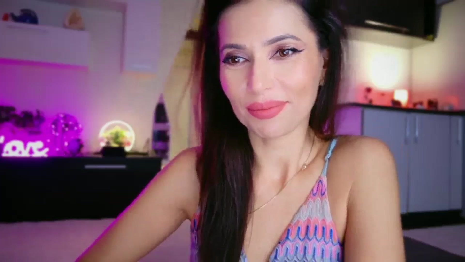Gallery image thumbnail from SmileyTinaa's myfreecams stream on, 12/19/2025, 22:14 image 2 of 20