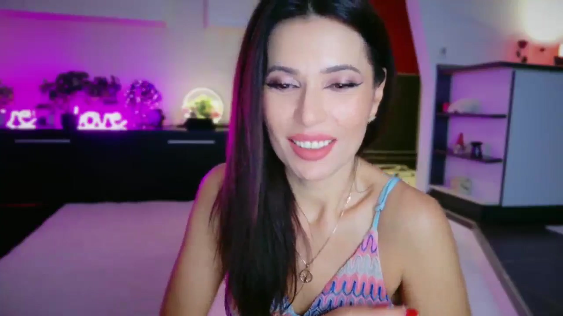 Gallery image thumbnail from SmileyTinaa's myfreecams stream on, 12/19/2025, 22:14 image 14 of 20