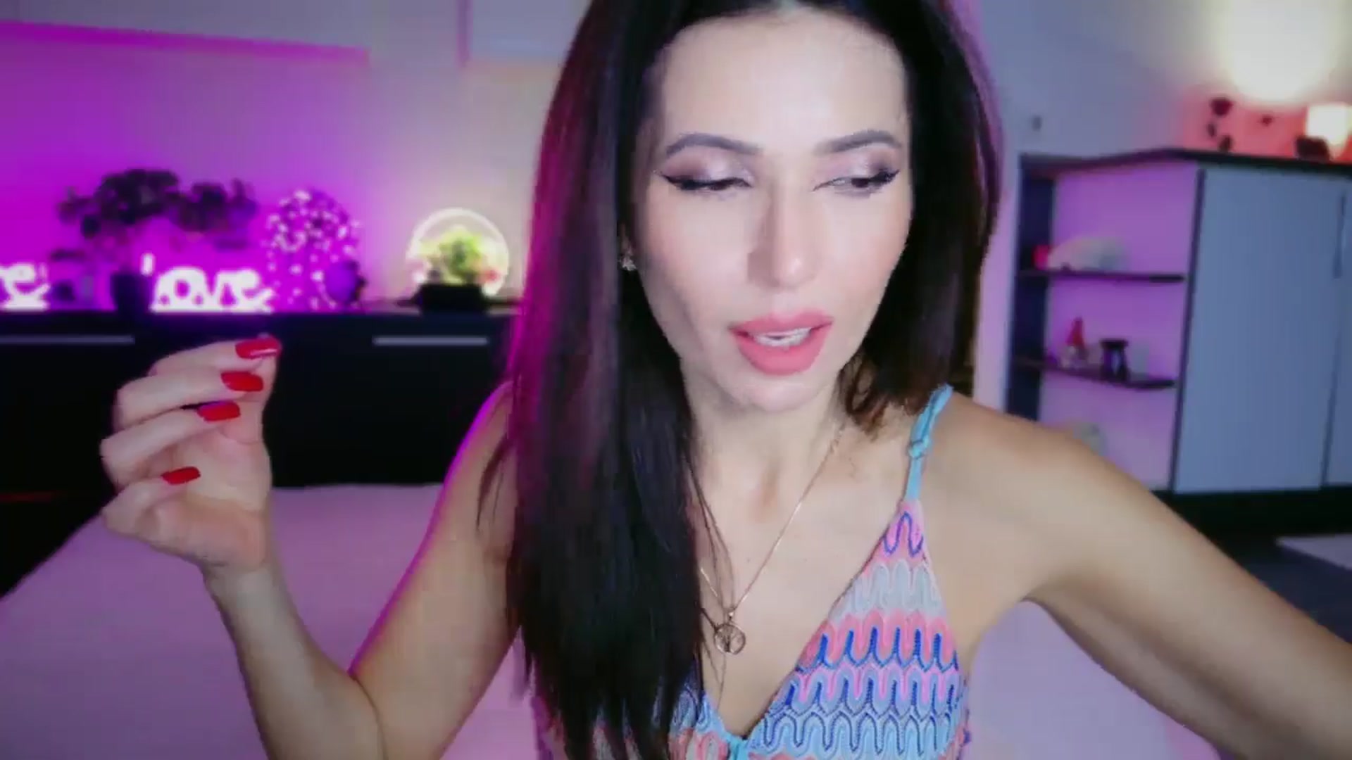 Gallery image thumbnail from SmileyTinaa's myfreecams stream on, 12/19/2025, 22:14 image 15 of 20