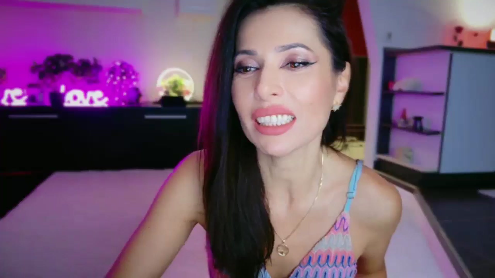 Gallery image thumbnail from SmileyTinaa's myfreecams stream on, 12/19/2025, 22:14 image 19 of 20