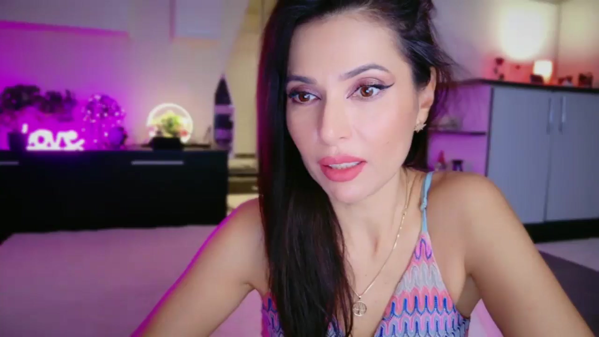 Gallery image thumbnail from SmileyTinaa's myfreecams stream on, 12/19/2025, 22:14 image 20 of 20