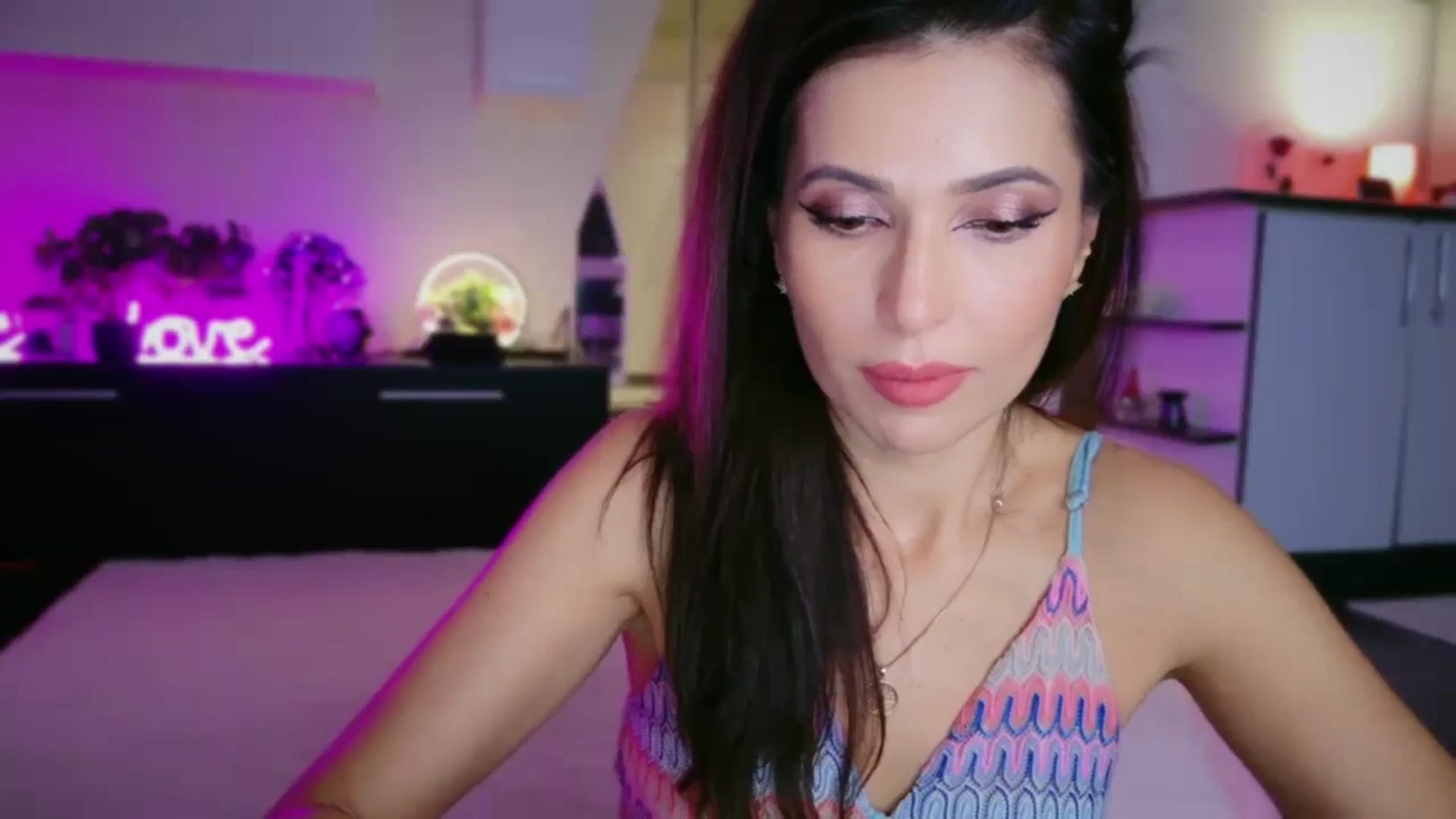 Gallery image thumbnail from SmileyTinaa's myfreecams stream on, 12/19/2025, 22:14 image 16 of 20