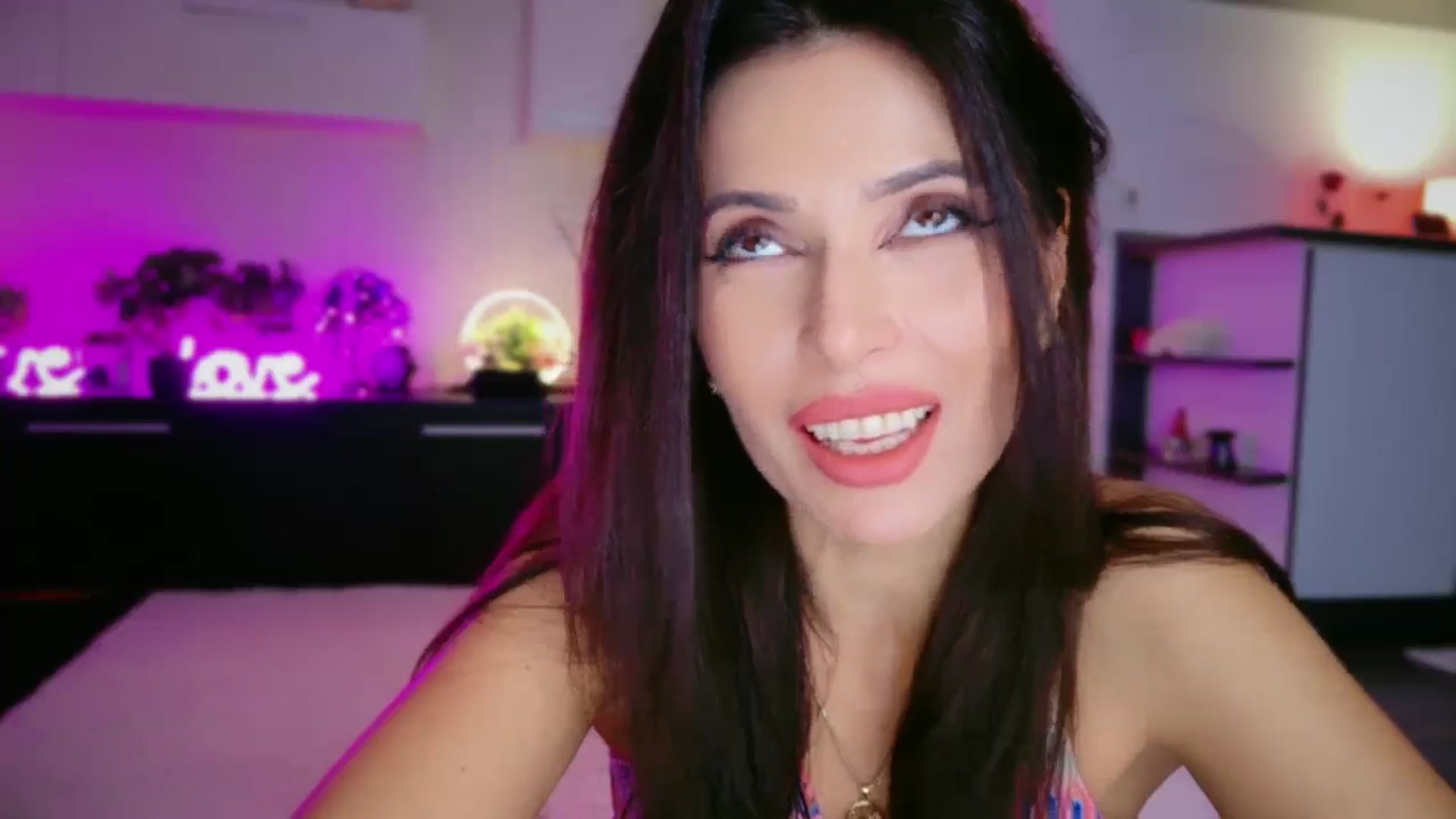 Gallery image thumbnail from SmileyTinaa's myfreecams stream on, 12/19/2025, 22:14 image 12 of 20
