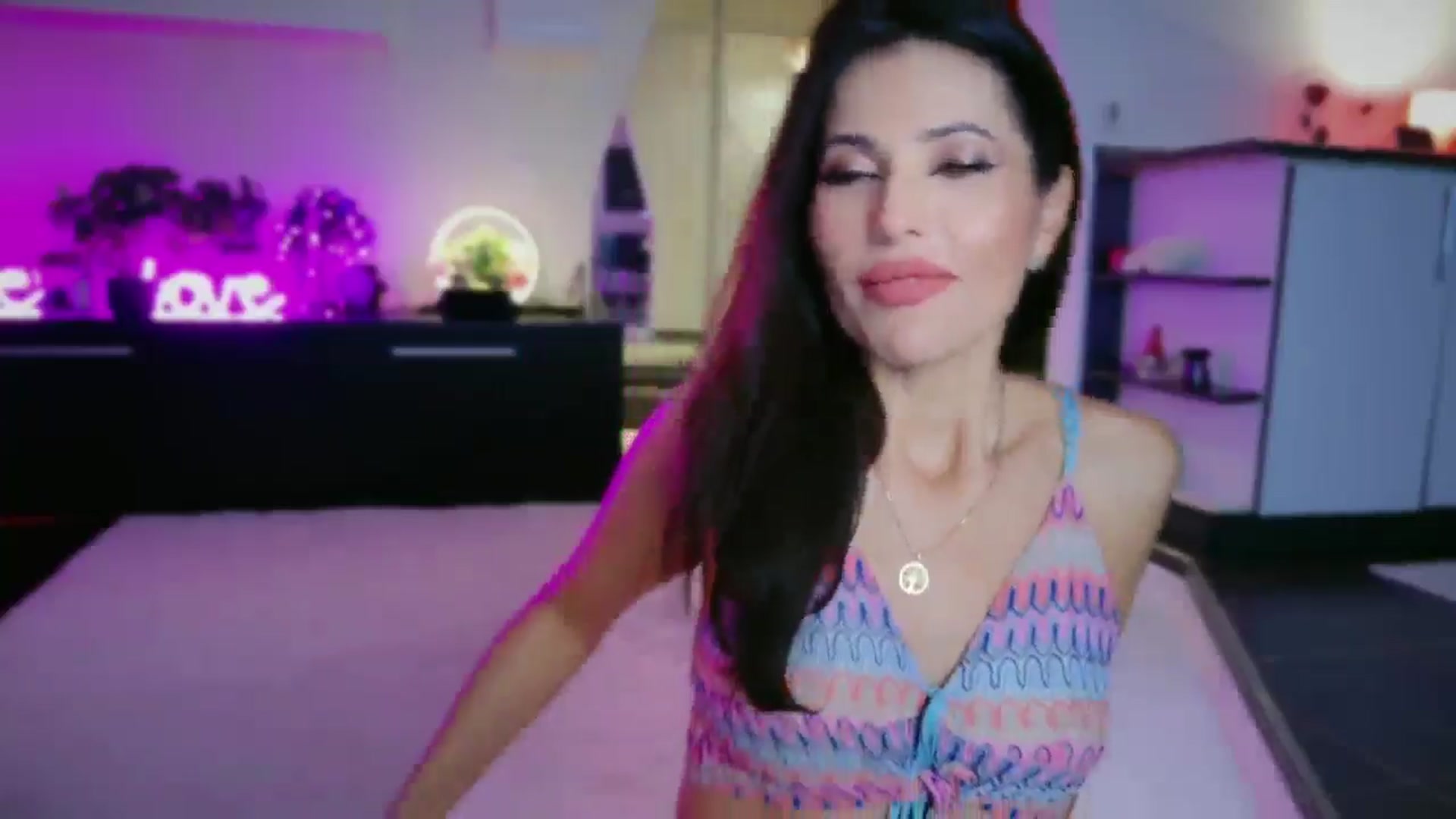 Gallery image thumbnail from SmileyTinaa's myfreecams stream on, 12/19/2025, 22:14 image 5 of 20