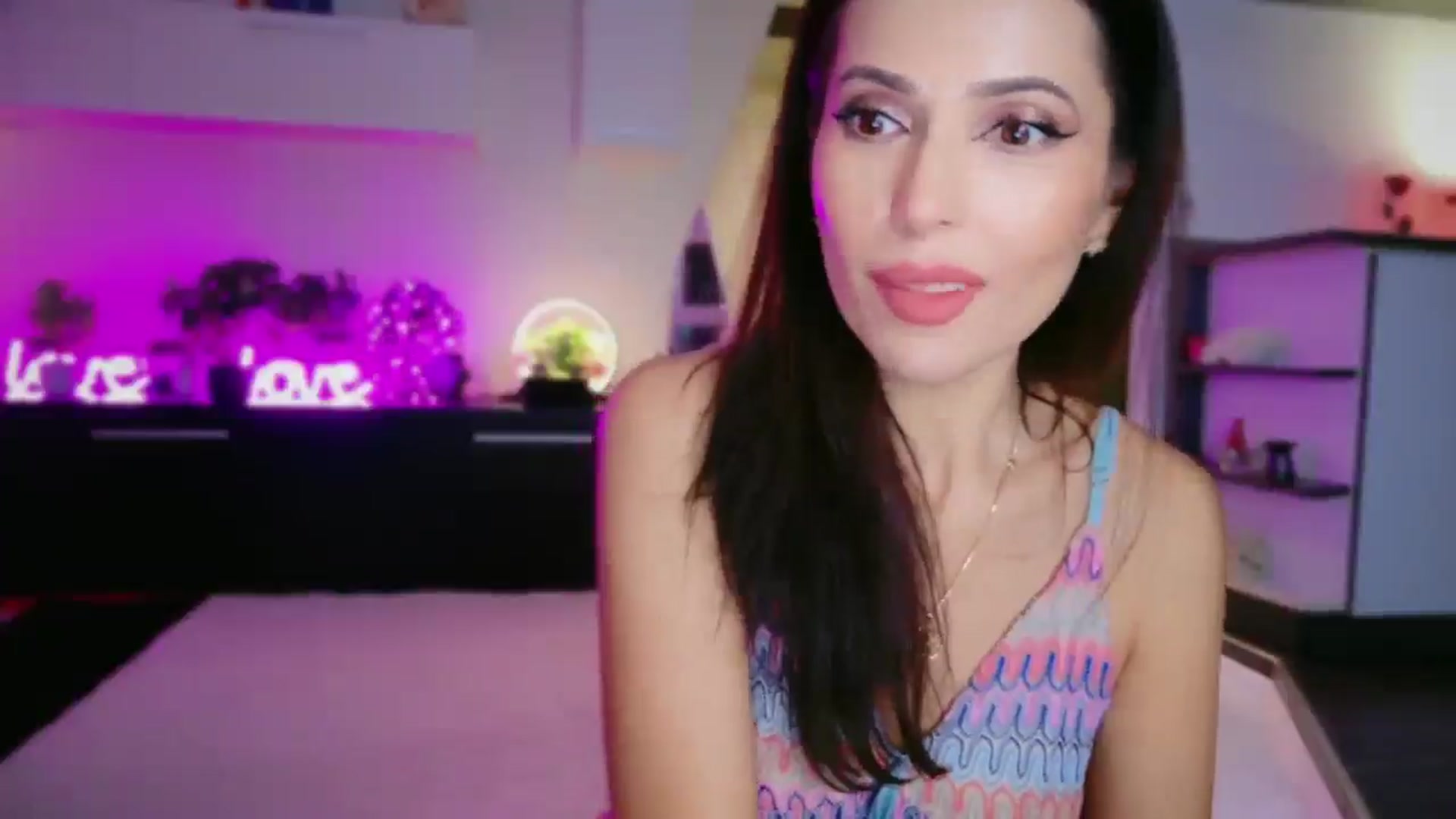 Gallery image thumbnail from SmileyTinaa's myfreecams stream on, 12/19/2025, 22:14 image 7 of 20