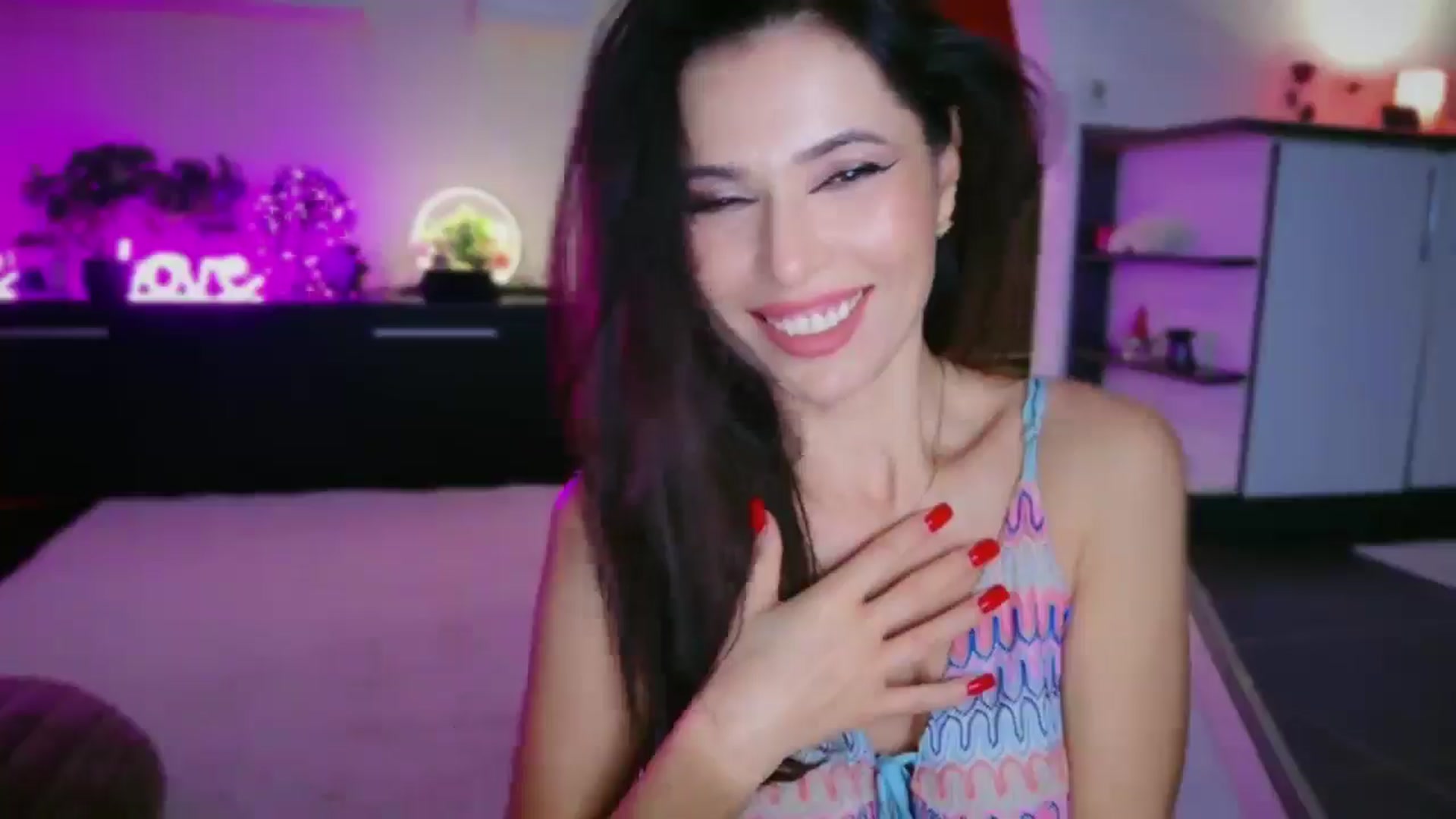 Gallery image thumbnail from SmileyTinaa's myfreecams stream on, 12/19/2025, 23:54 image 13 of 20
