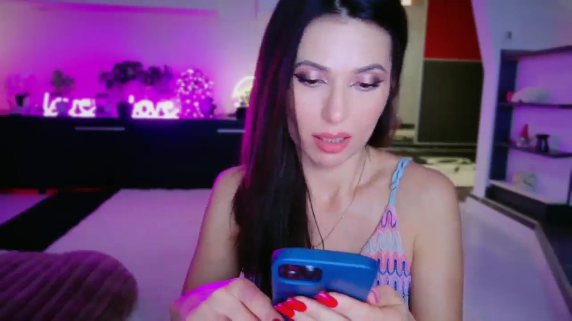 Gallery image thumbnail from SmileyTinaa's myfreecams stream on, 12/19/2025, 23:54 image 4 of 20
