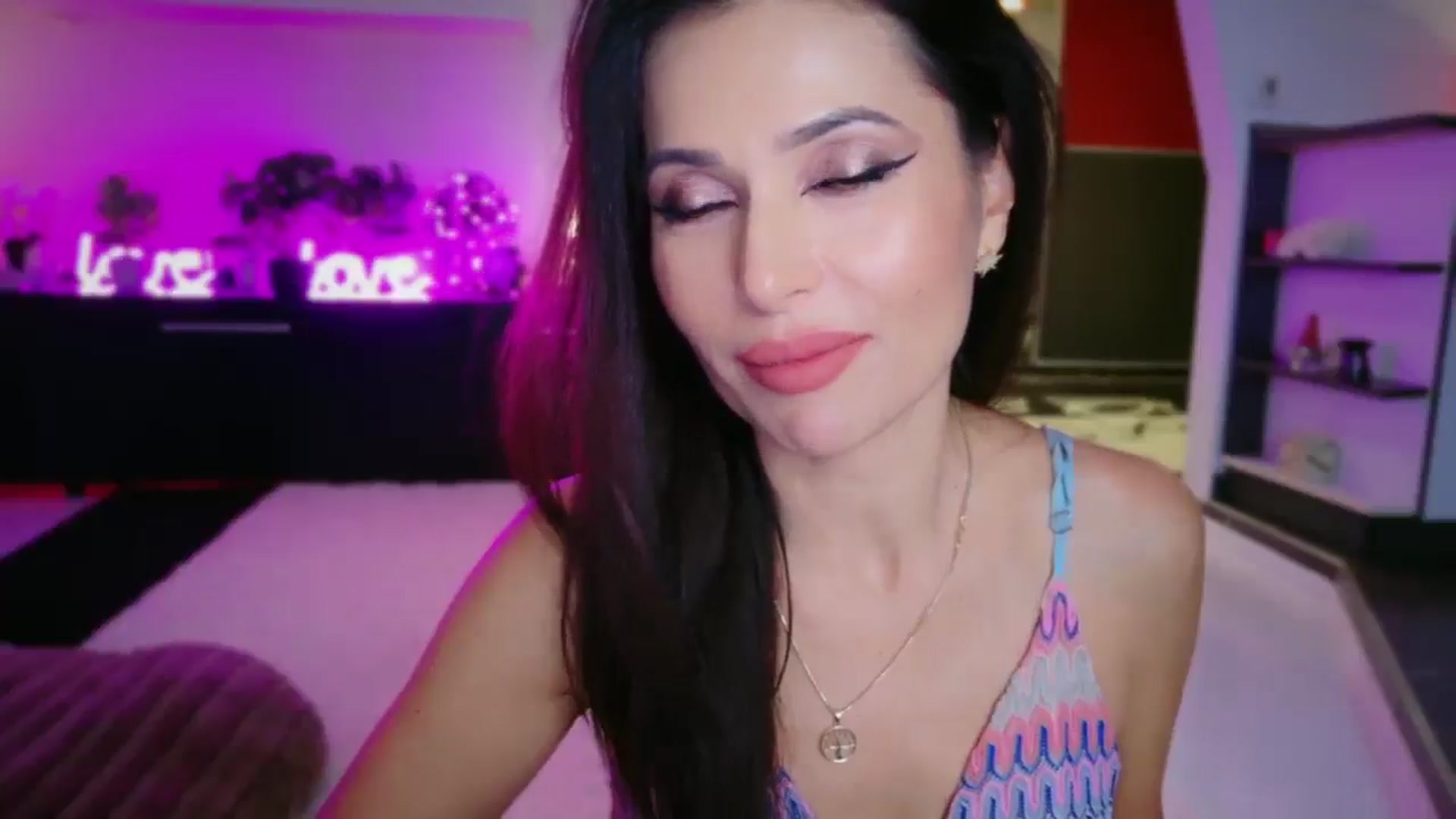 Gallery image thumbnail from SmileyTinaa's myfreecams stream on, 12/19/2025, 23:54 image 3 of 20