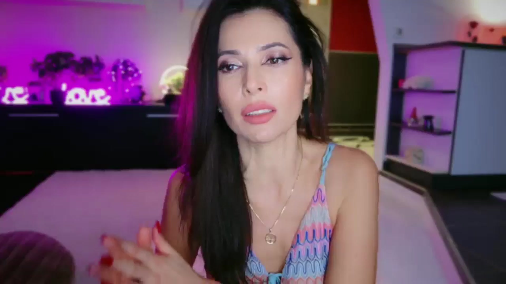Gallery image thumbnail from SmileyTinaa's myfreecams stream on, 12/19/2025, 23:54 image 15 of 20